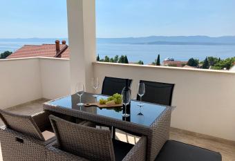 La Mer 2 has Balcony rooms