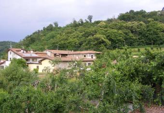 Agriturismo Cascina Rossano allows 18 year olds to book a room