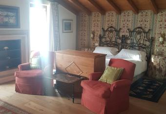 Casale la Meridiana has rooms with a private hot tub