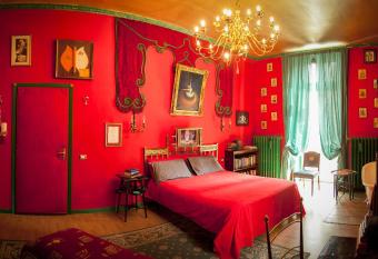 Repubblica Di Oz Rooms allows 18 year olds to book a room
