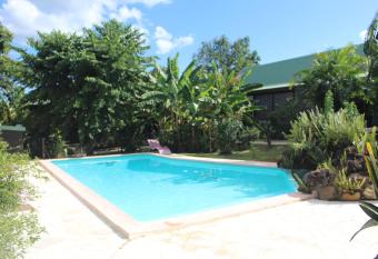 Gite bagatelle class   2   toiles has rooms with a private hot tub