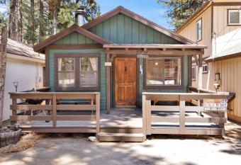 Brown Bears Cabin-1091 by Big Bear Vacations has Balcony rooms