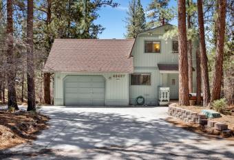Midnight Howl-1536 by Big Bear Vacations has Balcony rooms