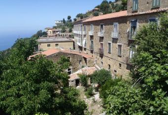 Palazzo Pisani Residenza Storica Pollica has Balcony rooms