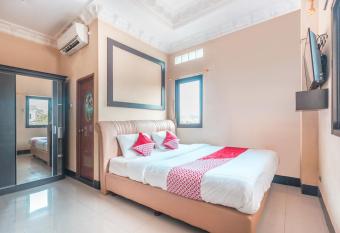 SUPER OYO 1640 Fallinda Hotel allows 18 year olds to book a room