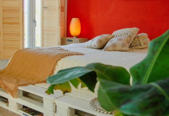 SLEEP INN - 1001 Nights Loft Citycenter with Balconyview allows 18 year olds to book a room