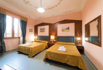 Al Seminario has Balcony rooms