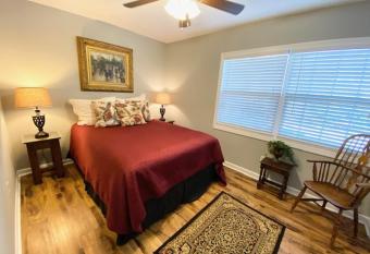 Cozy Downtown Destination has Balcony rooms