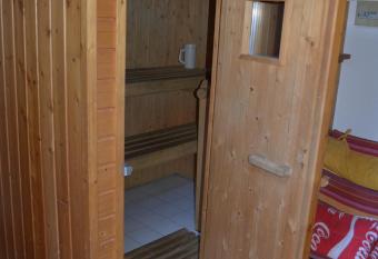 Logement chez l habitant   tage ind  pendant has rooms with a private hot tub