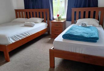 Homestay Triple room, near the city center allows 18 year olds to book a room