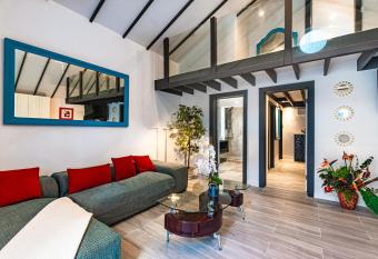 Saunders 3bd Beach Cottage allows 18 year olds to book a room