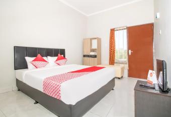 OYO 2984 Berlian House Ungasan allows 18 year olds to book a room