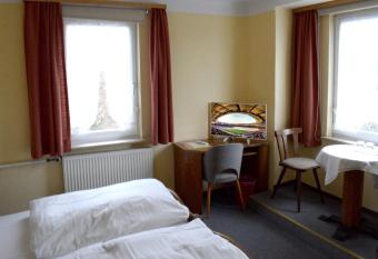 Monteurzimmer g  nstig B&B allows 18 year olds to book a room