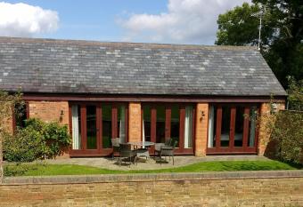 Smallthorns Barn has Balcony rooms