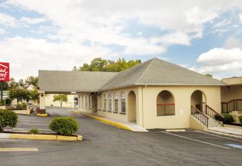 Red Roof Inn Washington DC - College Park has Smoking rooms