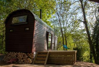 Extraordinary Huts has Balcony rooms