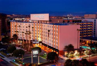 Four Points by Sheraton Los Angeles International Airport allows 18 year olds to book a room