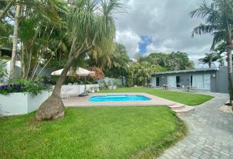 182 Old Transkei Road allows 18 year olds to book a room