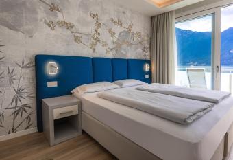 Hotel Ideal has Balcony rooms