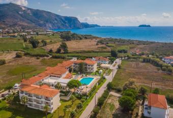 Denny s Inn allows 18 year olds to book a room