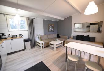 Pieni merenrantam  kki Nauvo 38m   (6hl  ) allows 18 year olds to book a room