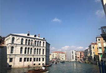 Rialto Mercato apartment suite allows 18 year olds to book a room