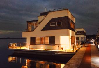 Schwimmendes Haus Robby II has Balcony rooms