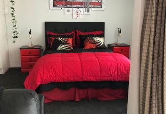 Hideaway - A Couples Retreat allows 18 year olds to book a room