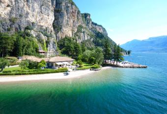 Torre Degli Ulivi allows 18 year olds to book a room