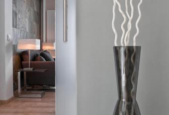 Appart-Hotel REB_ART allows 18 year olds to book a room