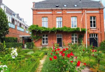 Het Gindrahuis allows 18 year olds to book a room