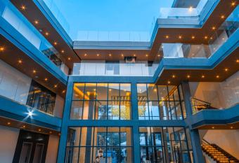 Begonia Resort                             allows 18 year olds to book a room