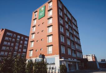 Star Hill Hotel has Smoking/Balcony rooms