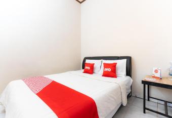 OYO 1758 Wisma Pelita Mas allows 18 year olds to book a room