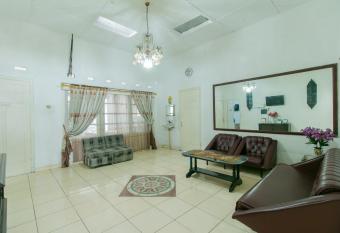 SUPER OYO 1707 Hotel Mustika Widyasari allows 18 year olds to book a room