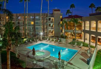 Best Western Plus Scottsdale Thunderbird Suites has Balcony rooms