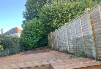 Great location en-suite with private entrance allows 18 year olds to book a room