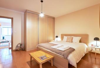 Spacious and Renovated Apartment With Amazing Patio, By TimeCooler has rooms with a private hot tub