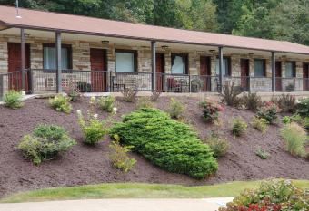 Jefferson Hills Motel allows 18 year olds to book a room
