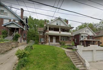 Charming 2bd Near Uc, Hospitals,zoo allows 18 year olds to book a room