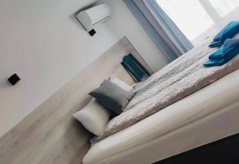 Guest House KN Malusha allows 18 year olds to book a room