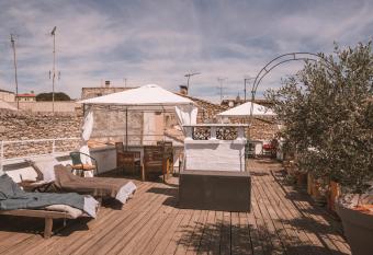 Chez Pepito et Chez Zaza Rooftop allows 18 year olds to book a room