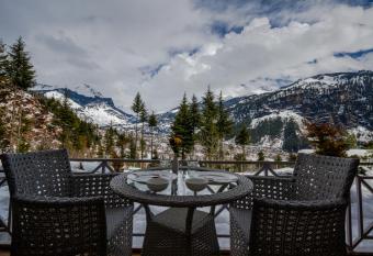 Baan by Snow City Farm has Smoking/Balcony rooms