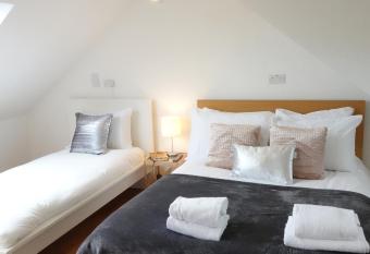 Great Airport Sleep has Balcony rooms