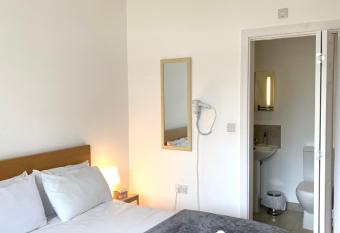 The Great Airport Place has Balcony rooms