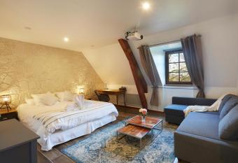 Domaine de Bersaillin allows 18 year olds to book a room