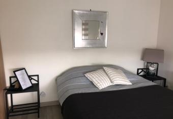 Joli Studio A Euroairport-BASEL-MULHOUSE-FREIBURG allows 18 year olds to book a room