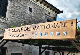 Casale Dei Mattonari has Balcony rooms