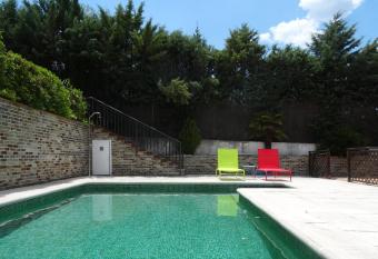 BArcoiris B&B - Adults Men only - SOLO PARA HOMBRES allows 18 year olds to book a room