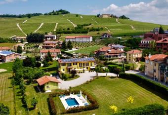 The Green Guest House has Balcony rooms